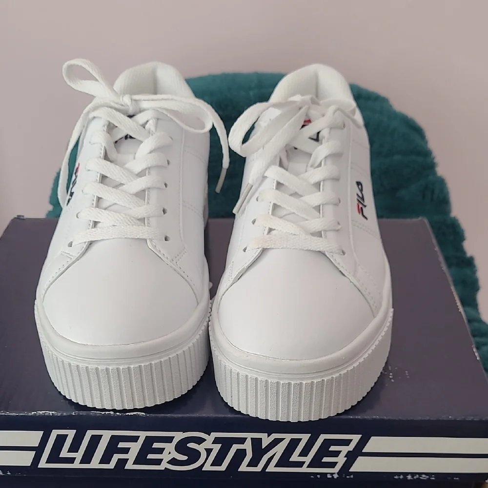 Fila Classic White Sneakers - Picture 3 of 6
